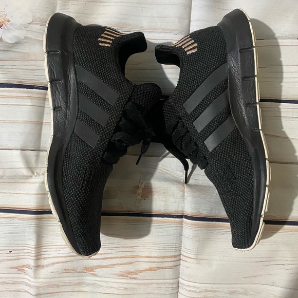 Women Adidas Swift Run - Picture 3 of 6